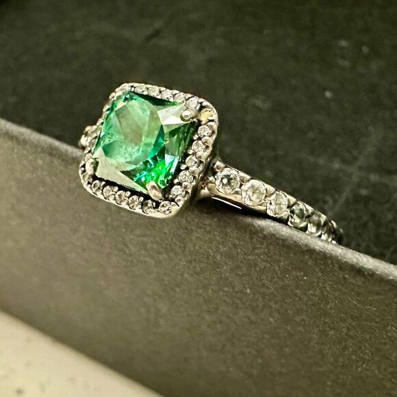 Pandora Green Gemstone with Halo Timeless Elegance Ring sz 5 - Picture 7 of 7